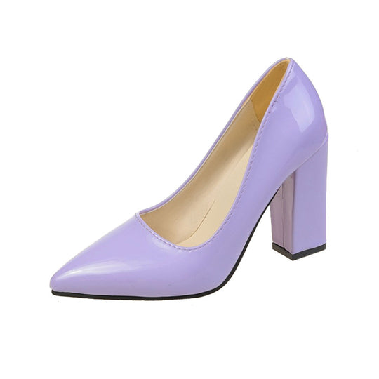 Damen Spitzen Pumps mit bequemem Blockabsatz und glänzendem Finish Heidi-Mode