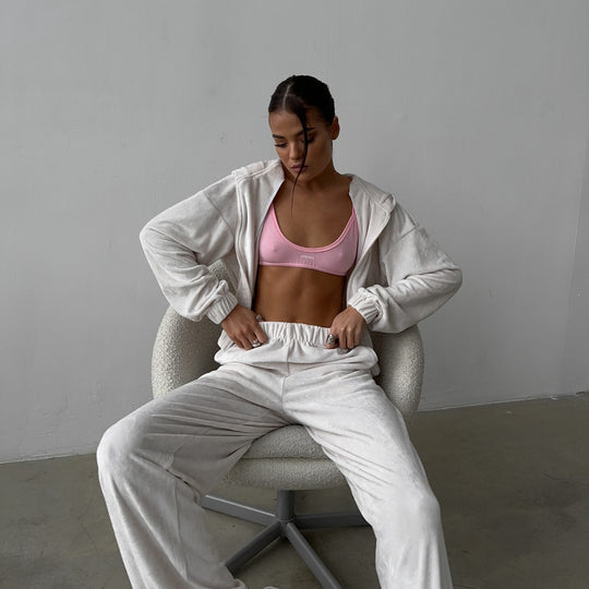 Damen sportliches Velours-Loungewear-Set mit praktischer Kapuze und elastischen Bündchen Heidi-Mode