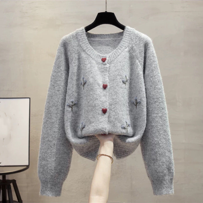 Damen kuscheliger Strickjacke mit Herzen und Blumenstickerei Heidi-Mode