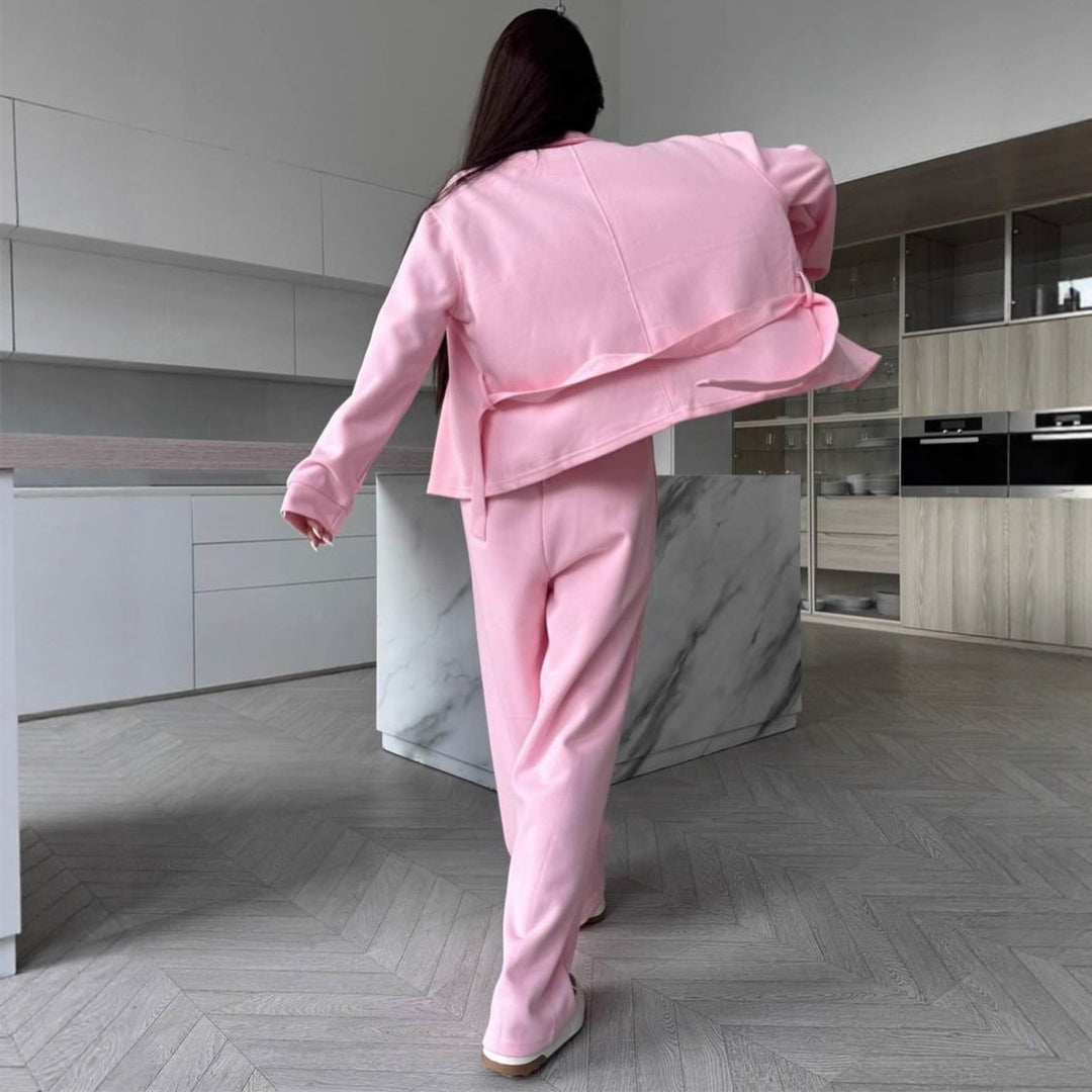 Damen elegantes Loungewear-Set mit Gürteldesign und praktisch knöpfbaren Taschen Heidi-Mode