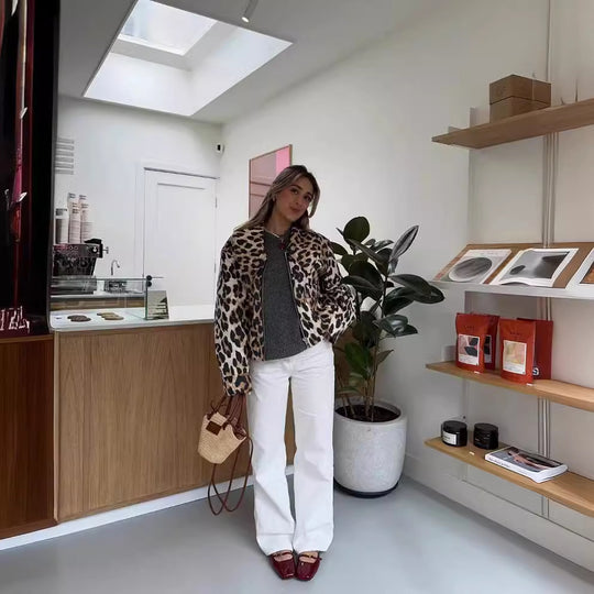 Damen cropped Jagdjacke mit Leopardenmuster und praktischen Taschen Heidi-Mode