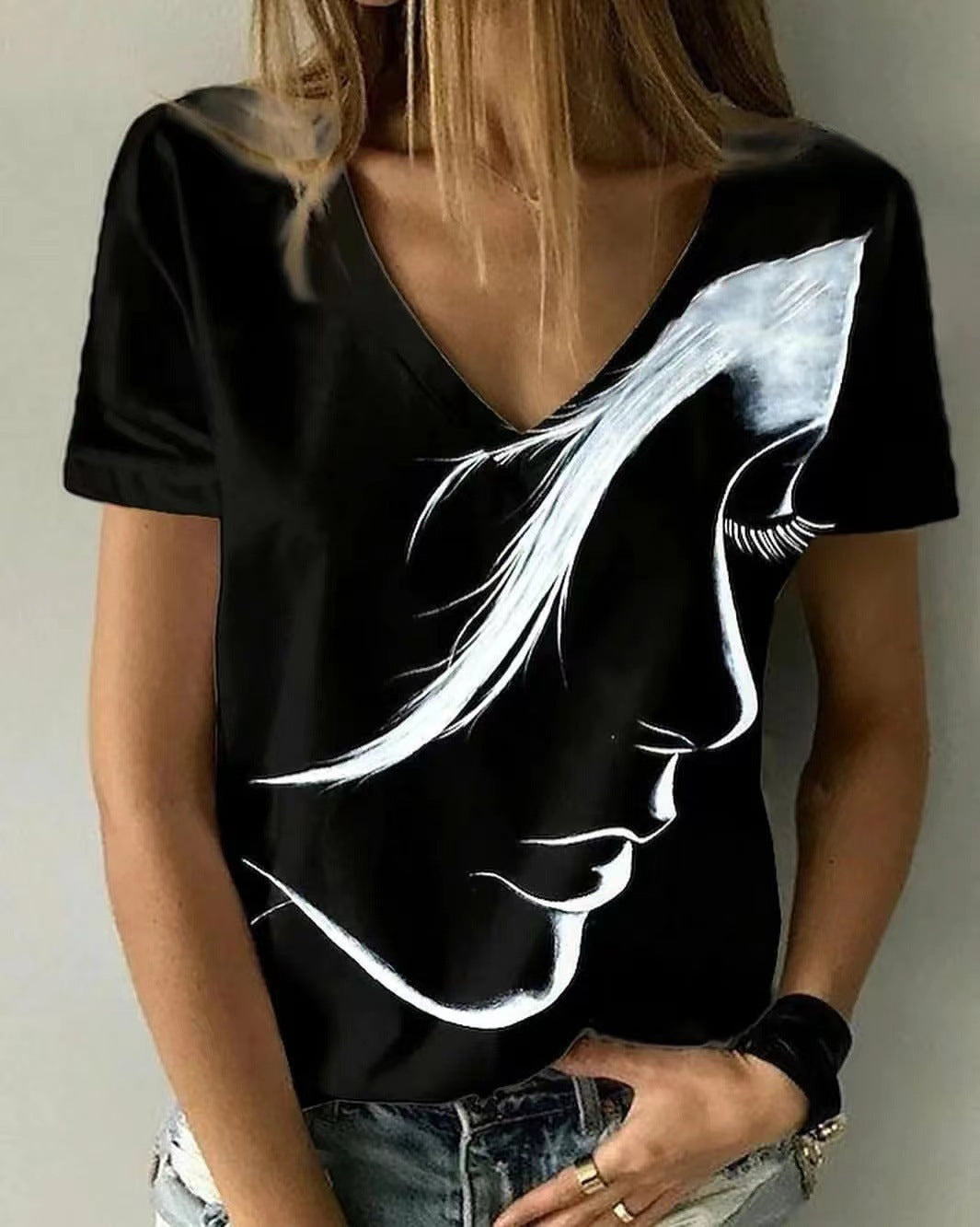 Damen V-Ausschnitt T-Shirt mit kreativem Grafikdruck Heidi-Mode