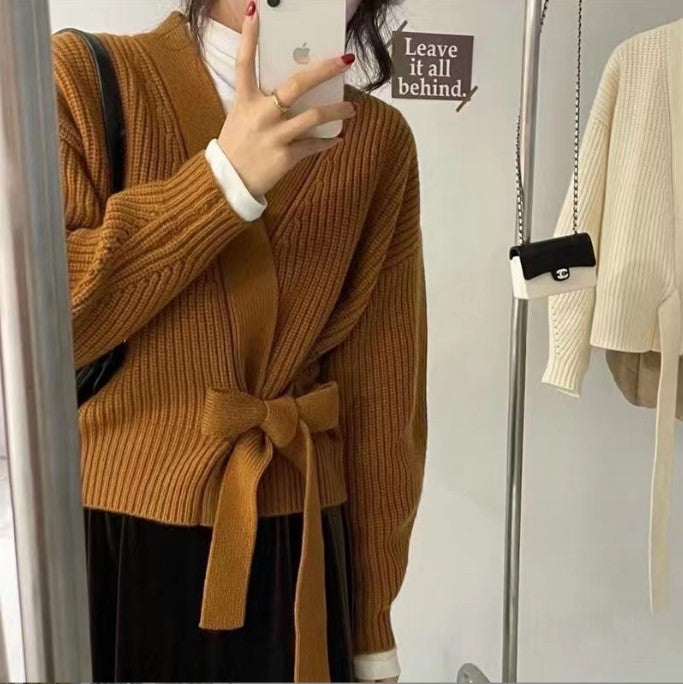 Damen Wickelstrickjacke mit weit geschnittenen Ärmeln und Taillengürtel Heidi-Mode