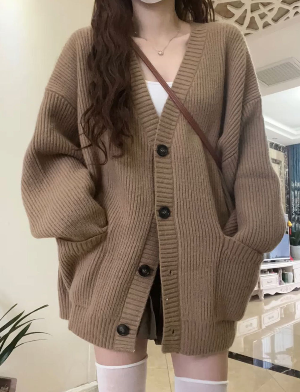 Damen Grobstrickjacke mit großen Taschen und Knopfdetails Heidi-Mode