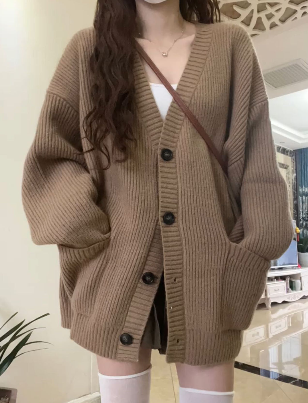 Damen Grobstrickjacke mit großen Taschen und Knopfdetails Heidi-Mode