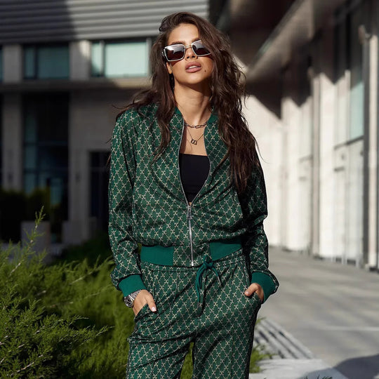 Damen elegantes und lässiges Freizeitensemble mit bomberjacken-inspirierten Details Heidi-Mode