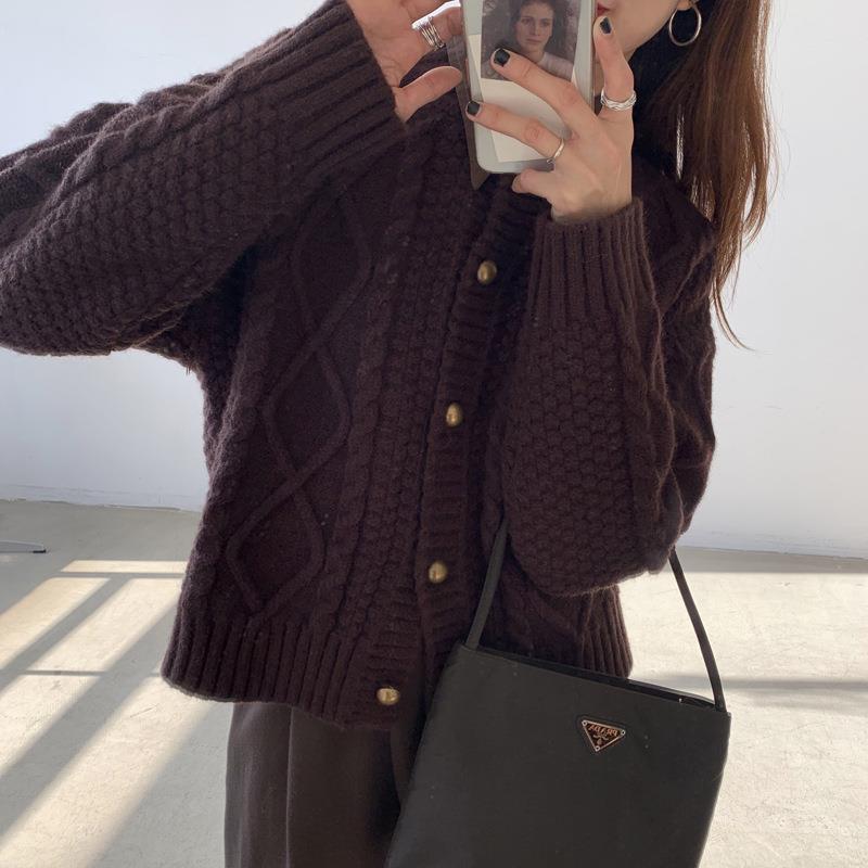 Damen Grobstrick-Cardigan mit Knopfdetails und Zopfmuster Heidi-Mode
