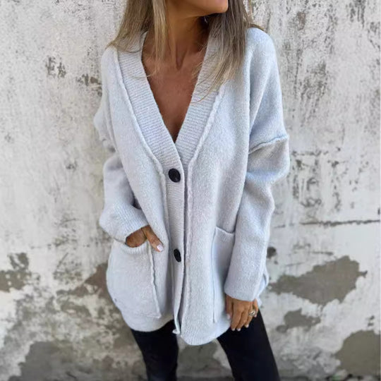 Damen kuschelige Strickjacke mit großen Taschen und Knopfdetails Heidi-Mode