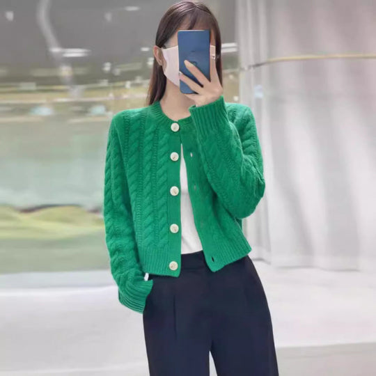 Damen Grobstrickjacke mit dekorativen Knöpfen und speziellem Zopfmuster Heidi-Mode