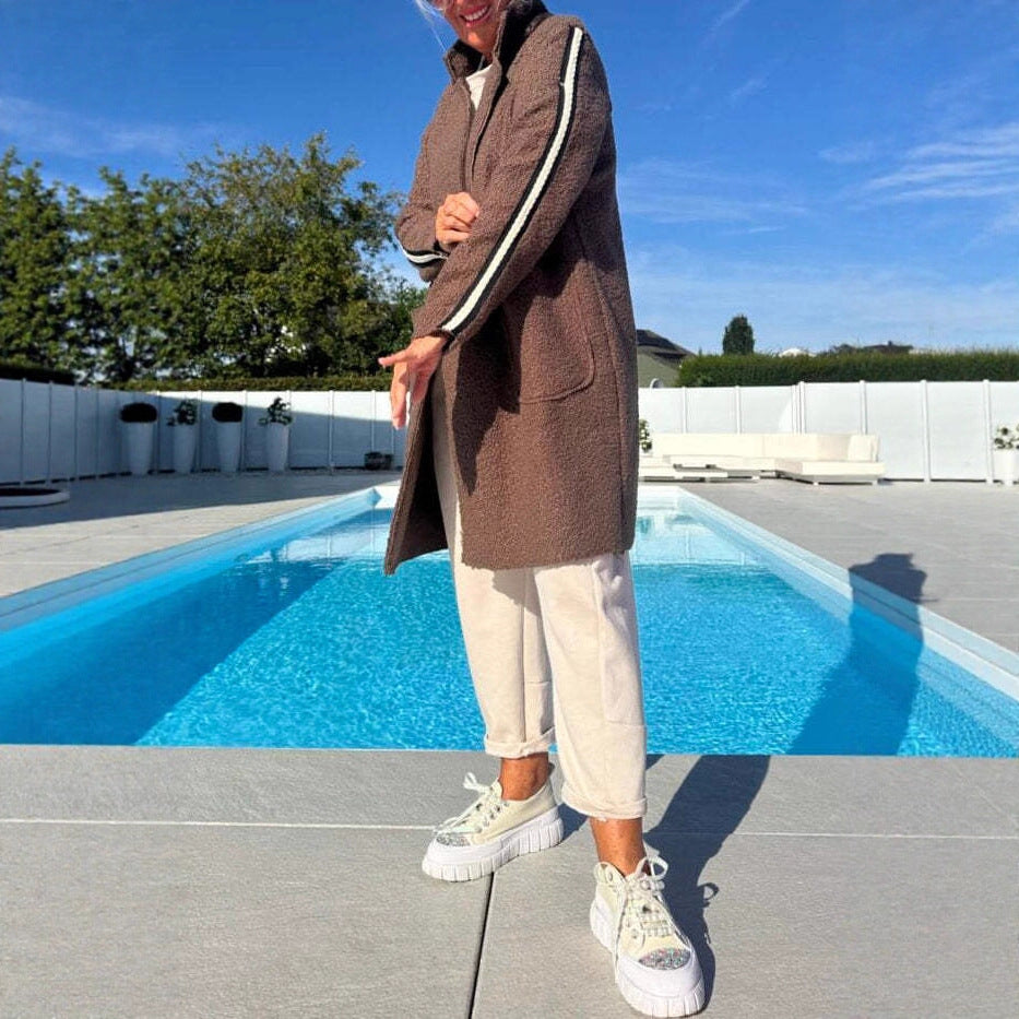 Damen eleganter Teddy-Mantel mit zwei Taschen und sportlichen Streifen Heidi-Mode