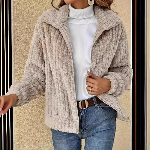 Damen Plüschjacke mit strukturiertem Design und hohem Kragen Heidi-Mode