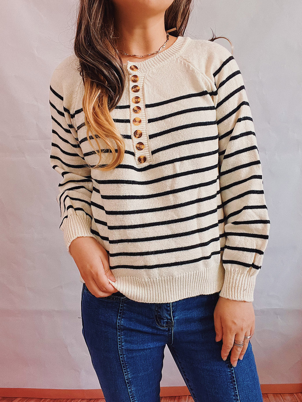 Damen gestreifter Strickpullover mit Knopfdetails und lässigem Schnitt Heidi-Mode