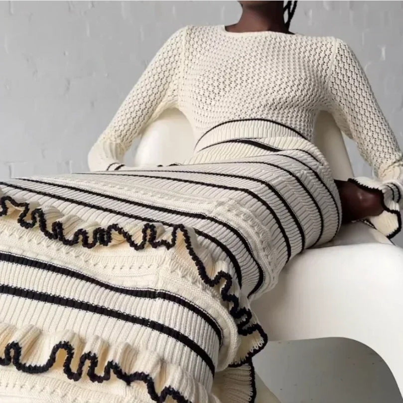 Damen Strickmaxikleid mit raffiniertem Lochmuster und kontrastierendem Streifen Heidi-Mode