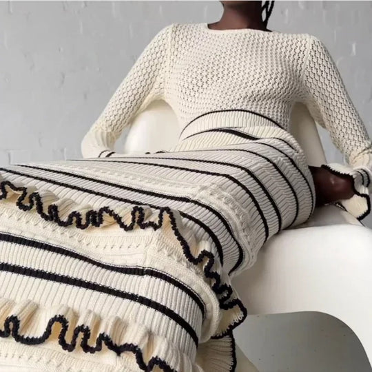 Damen Strickmaxikleid mit raffiniertem Lochmuster und kontrastierendem Streifen Heidi-Mode