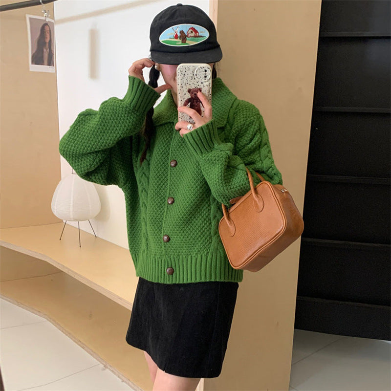 Damen Grobstrickjacke mit kontrastierenden Knöpfen und strukturiertem Design Heidi-Mode