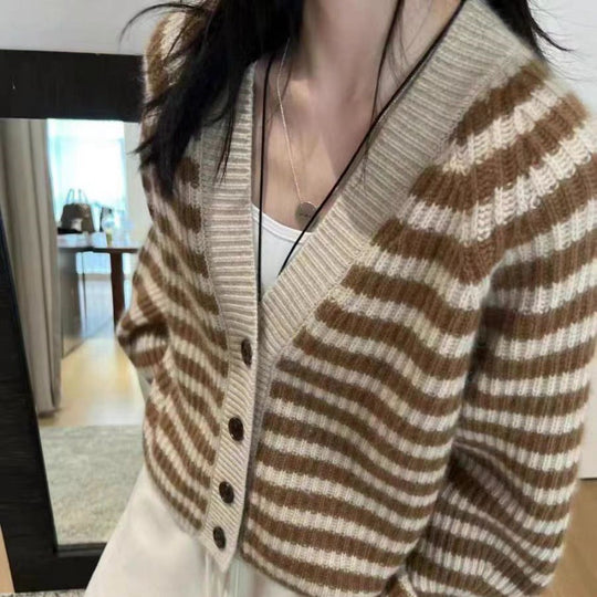 Damen gestreifte Strickjacke mit weitem Schnitt und Knopfdetails Heidi-Mode