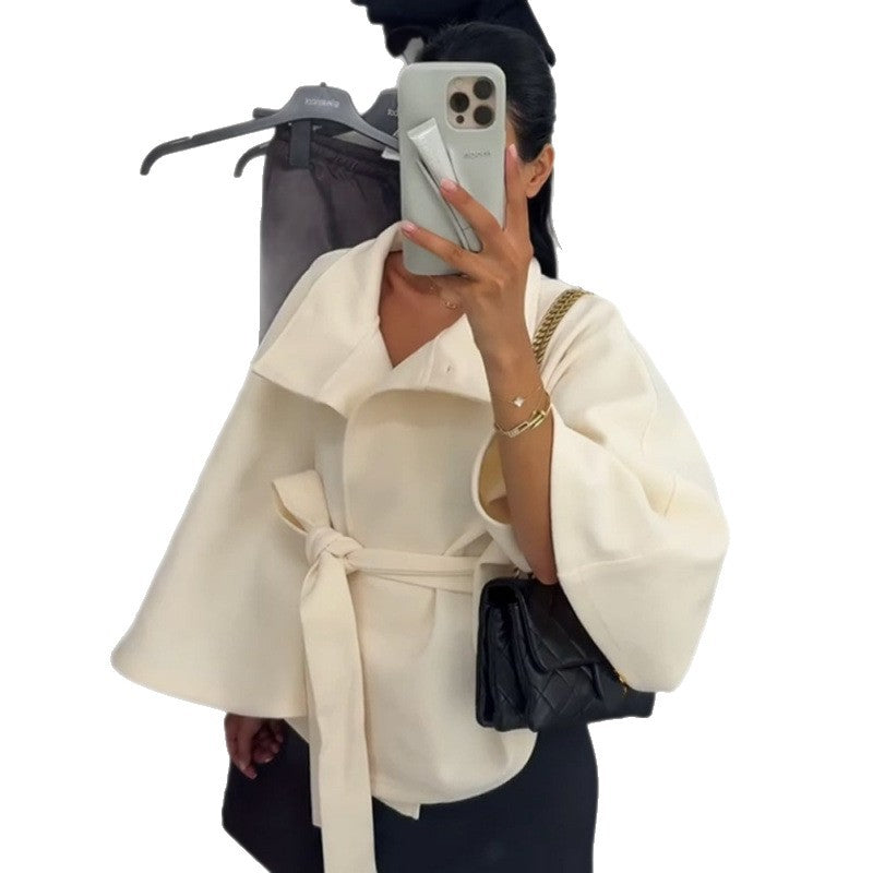 Damen elegante Cape-Jacke mit Knoten-Detail und voluminösen Ärmeln Heidi-Mode