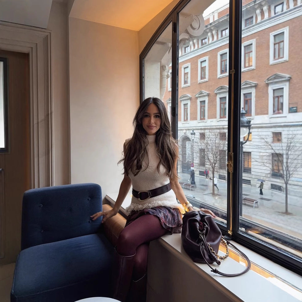 Damen ärmelloses Strickoberteil mit elegantem Stehkragen und fransigem Saum Heidi-Mode