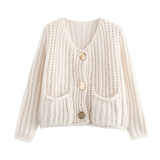 Damen Kuschelige Strickjacke mit großen Knöpfen und aufgesetzten Taschen Heidi-Mode