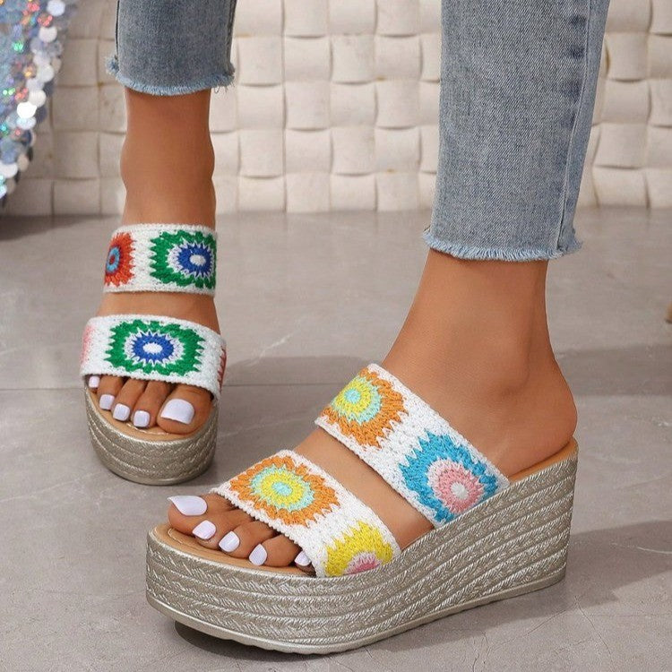 Damen Hochwertige Plateau-Sandalen mit buntem Stickdesign und komfortablem Fußbett Heidi-Mode