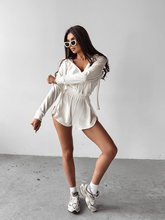 Damen modischer Kapuzenanzug mit elastischem Taillenzug und kurzen Hosen Heidi-Mode