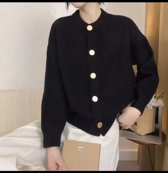 Damen Kuschelige Strickjacke mit großen Knöpfen und elegantem Design Heidi-Mode