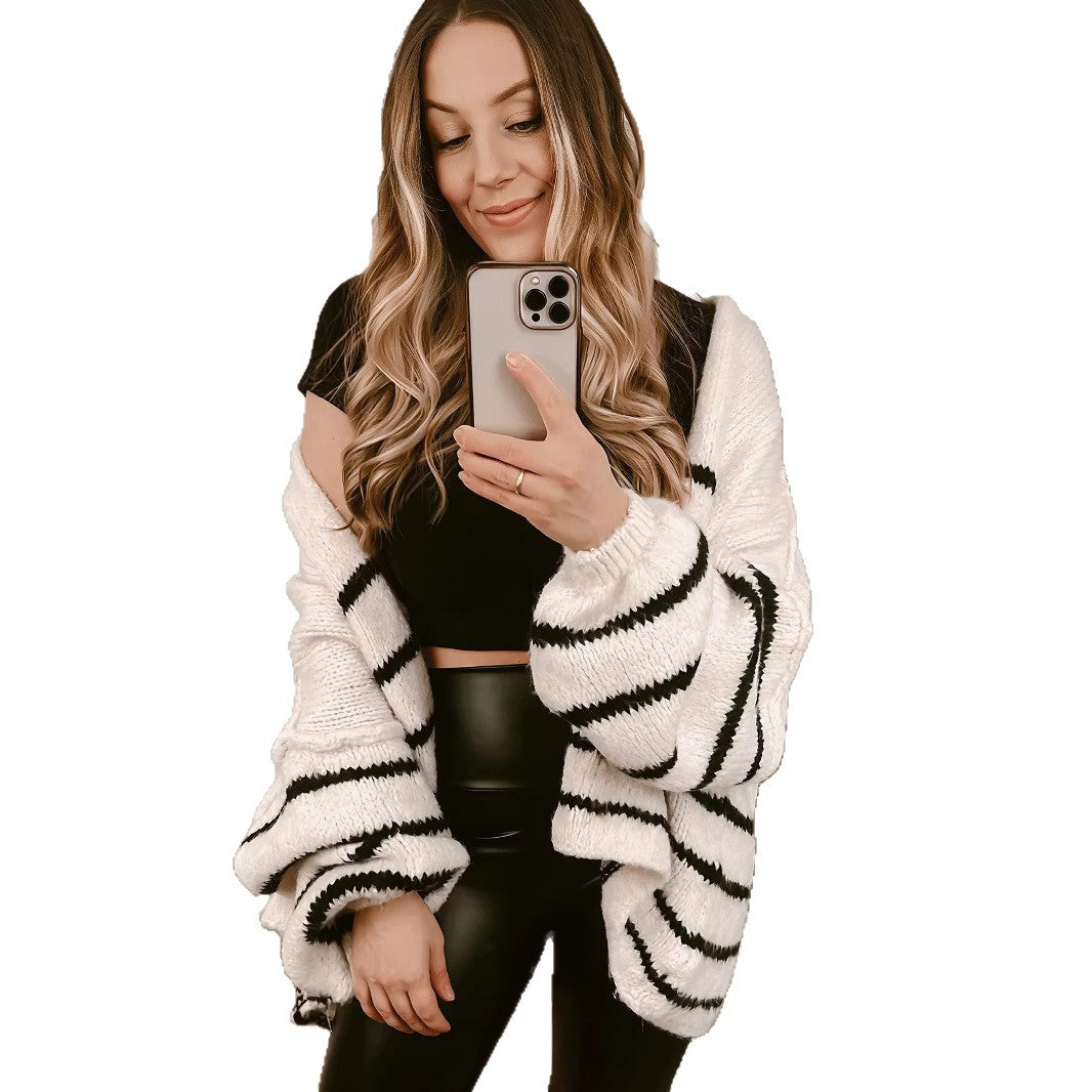 Damen Strickjacke mit voluminösen Ärmeln und modischen Streifen Heidi-Mode