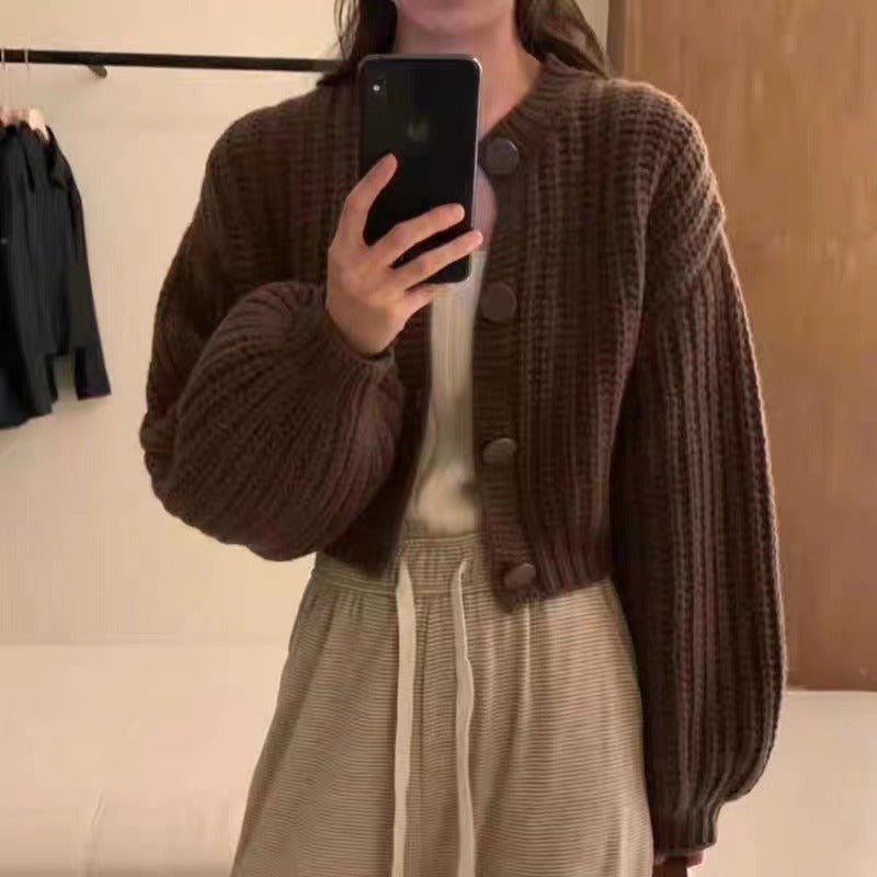 Damen Grobstrickcardigan mit voluminösen Ärmeln und großen Knöpfen Heidi-Mode