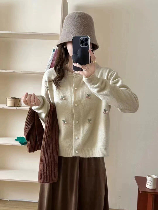 Damen Elegante Strickjacke mit floralen Applikationen Heidi-Mode