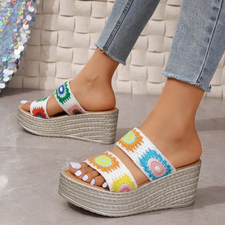 Damen Hochwertige Plateau-Sandalen mit buntem Stickdesign und komfortablem Fußbett Heidi-Mode
