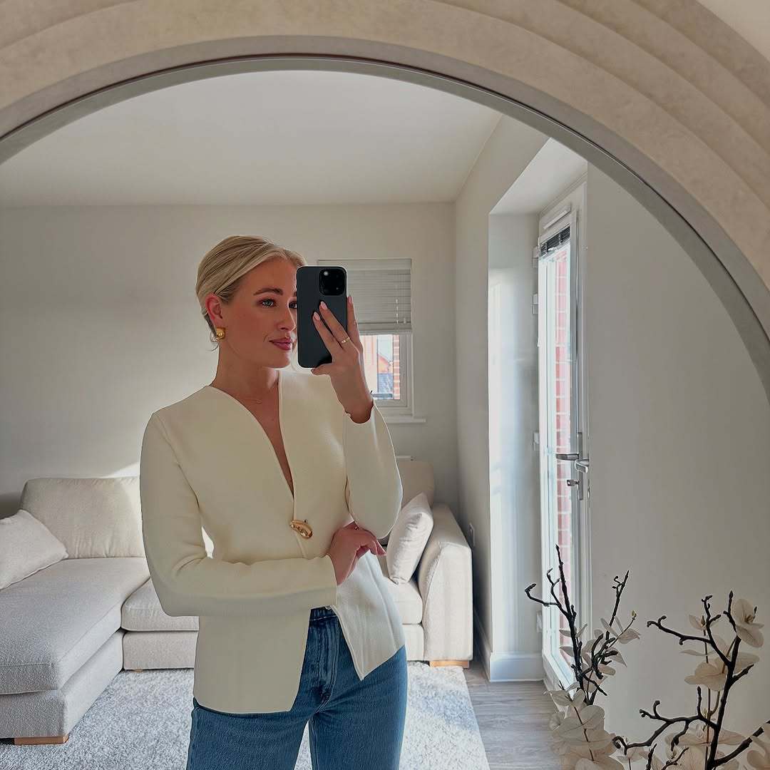 Damen Wickeljacke mit modernem V-Ausschnitt und eleganten Knopfdetails Heidi-Mode