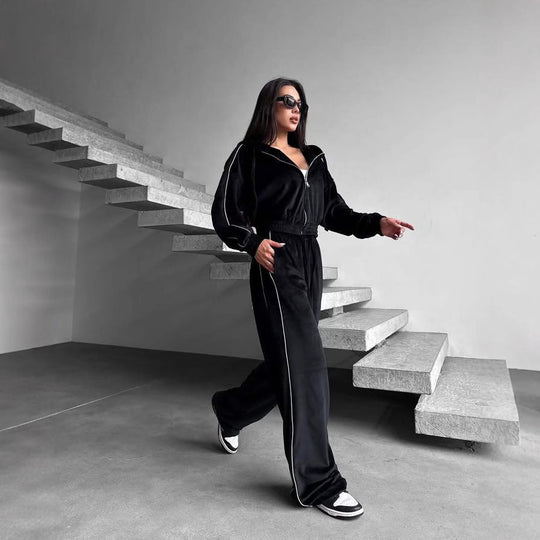 Damen Loungewear-Anzug aus hochwertigem Velours mit Kapuze und elastischem Bund Heidi-Mode