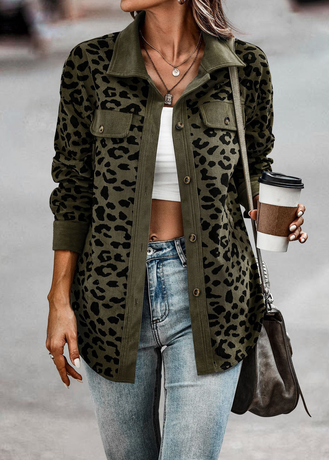 Damen Freizeitjacke mit strukturiertem Leopardenmuster und praktischen Taschen Heidi-Mode