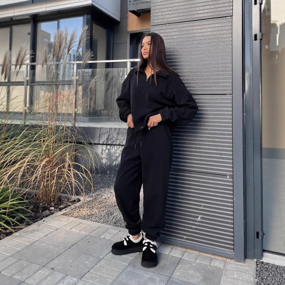 Damen gemütlicher Fleece-Jogginganzug mit hohem Kragen und Kängurutaschen Heidi-Mode