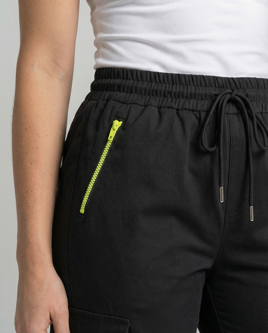 Cargohose Damen mit elastischem Bund und praktischen Taschen