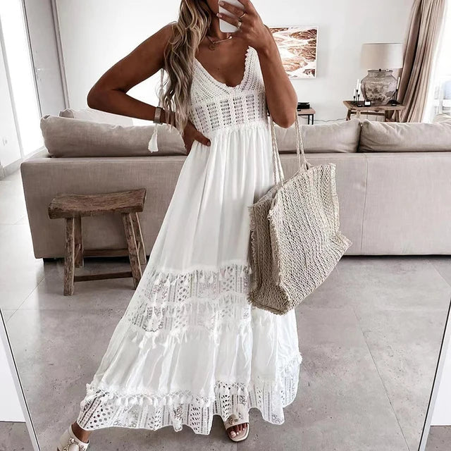 Weibliches Spitzenkleid mit V-Ausschnitt