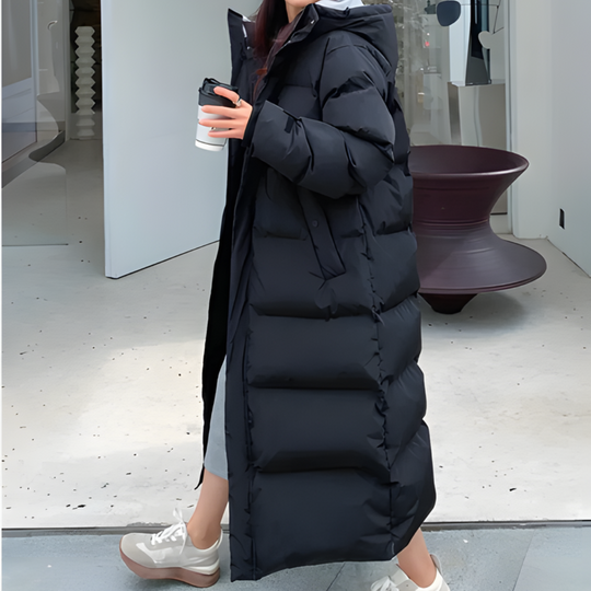 Heidi-Mode | Pufferjacke mit schrägen Taschen, Reißverschluss, Kapuze und langem Schnitt mit dicken Taschen