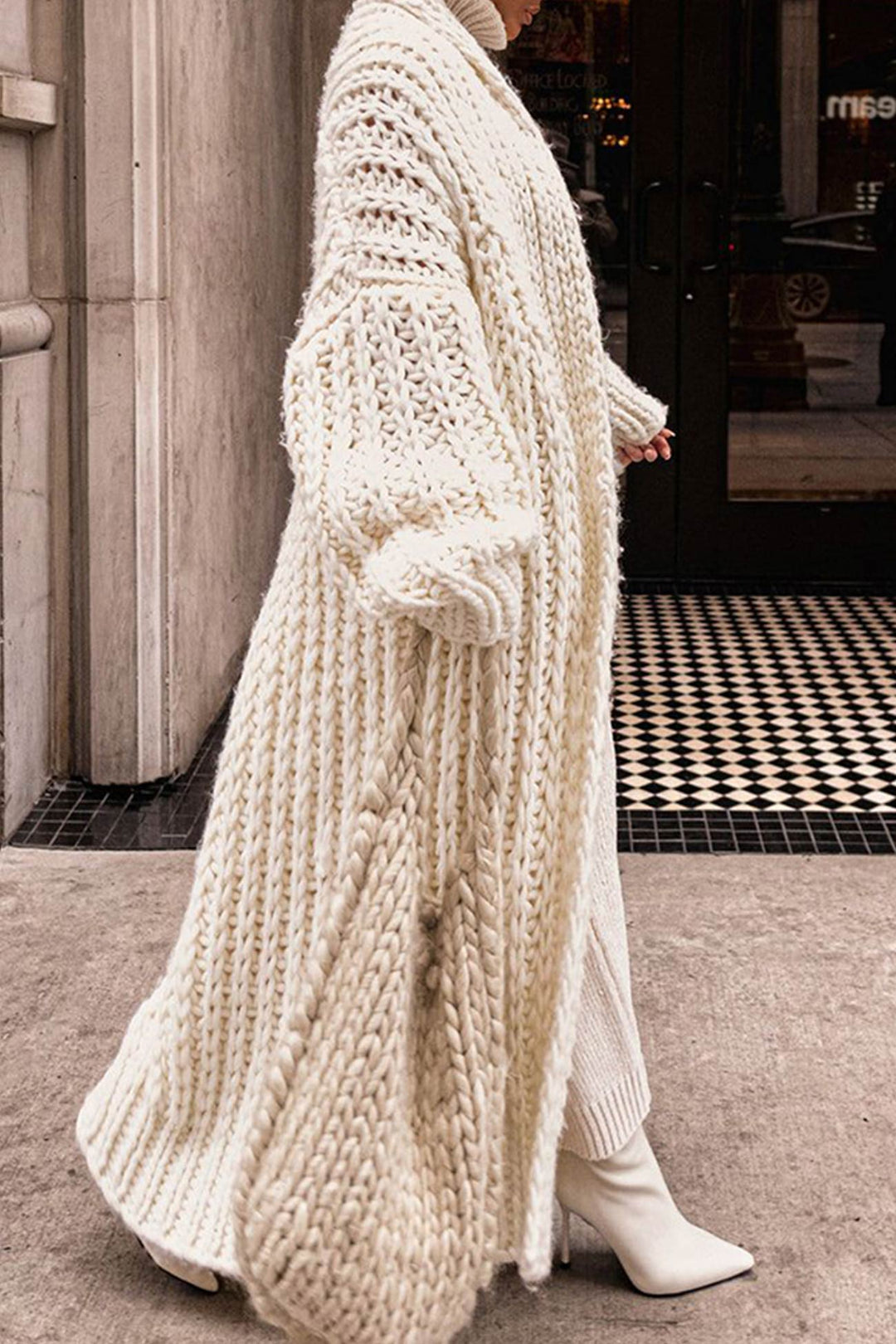 Modische und mühelose Strickjacke