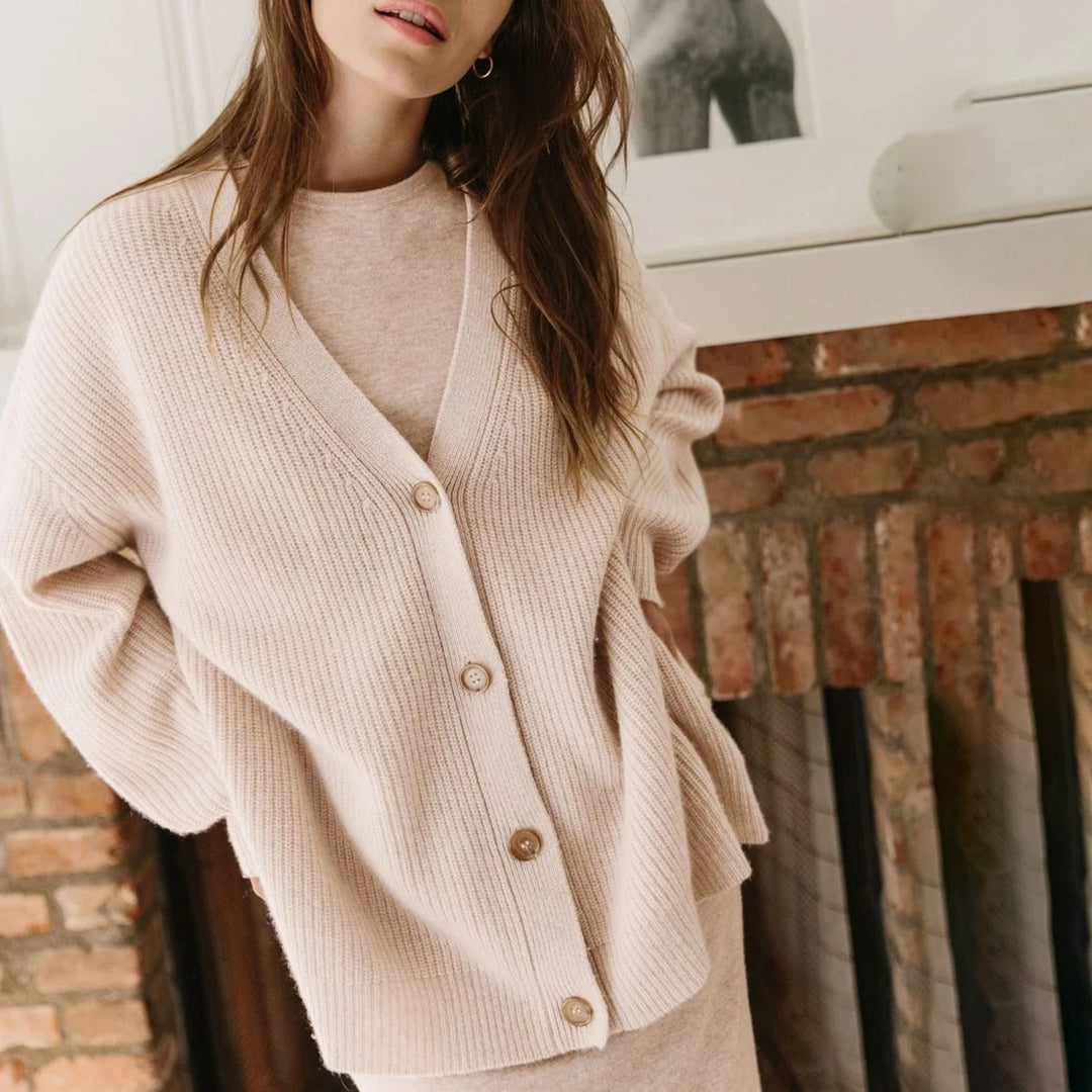Heidi-Mode | Eng Anliegender Strickjacke für Frauen