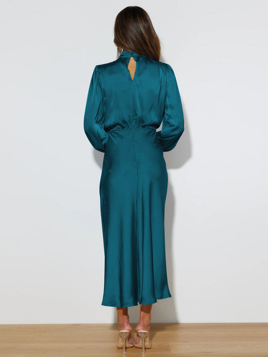 elegantes Satin-Abendkleid mit langen Ärmeln