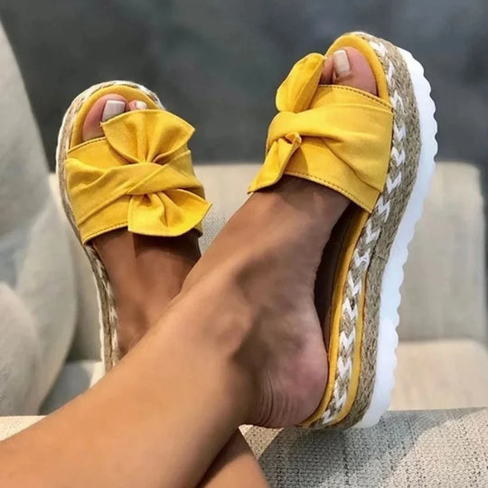 Heidi-Mode | Damenschuhe mit Lockenwicklern