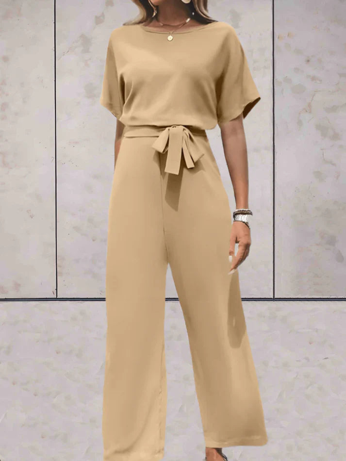 Einfarbiger Jumpsuit mit kurzen und weiten Ärmeln