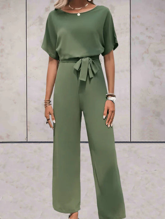 Einfarbiger Jumpsuit mit kurzen und weiten Ärmeln