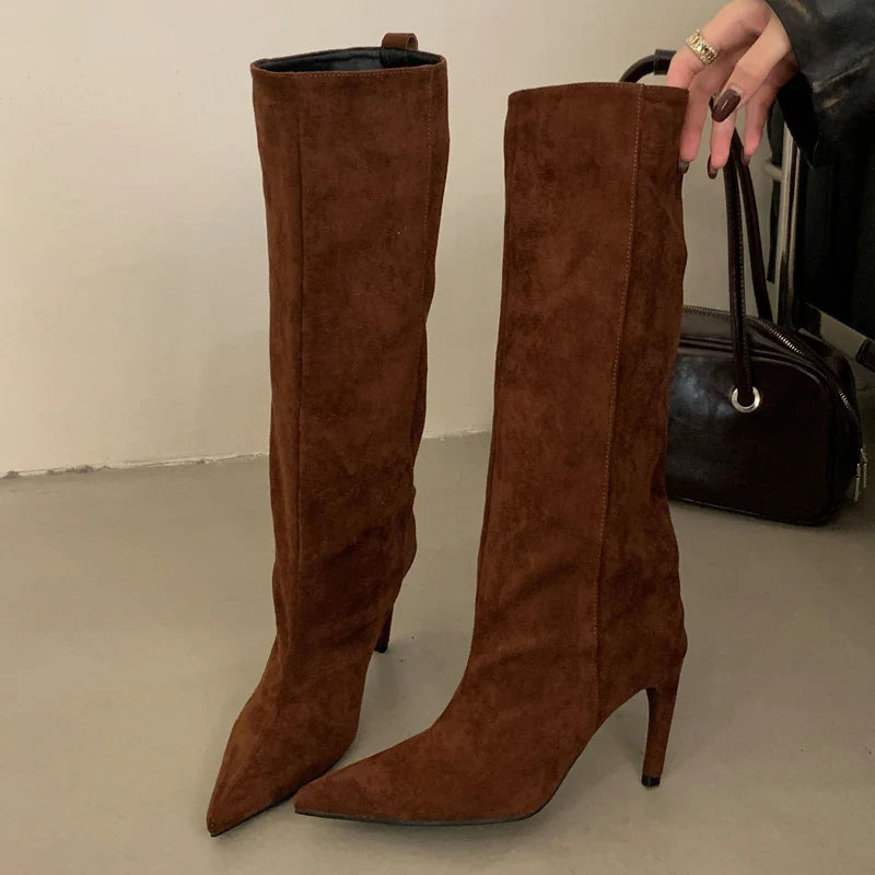 Heidi-Mode | Spitz zulaufende Kniehohe Stiefel für Damen – Schick & Stilvoll