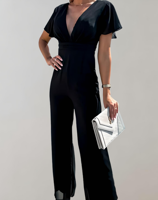 Heidi-Mode Jumpsuit: Tiefes V, weites Bein und kurze Ärmel.