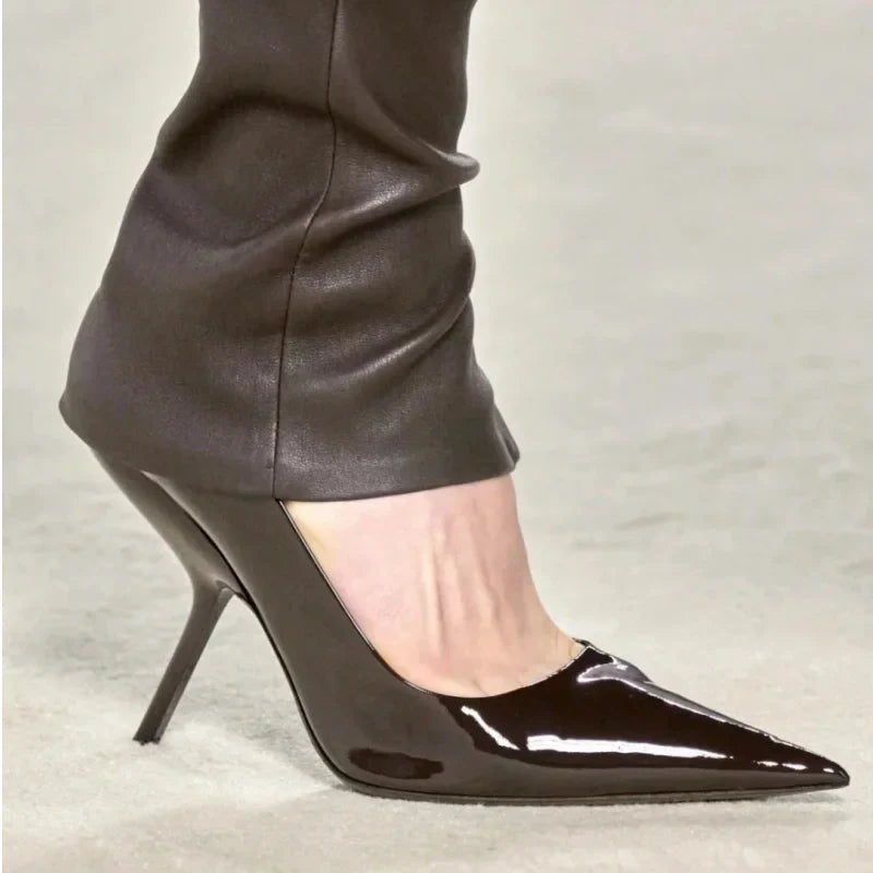 Heidi-Mode | Neuer Stil Damen Hohe Absatzschuhe Lackleder Spitz Toe Einfarbige Nachtclub Party Schuhe Femme Sommer Halb Slippers