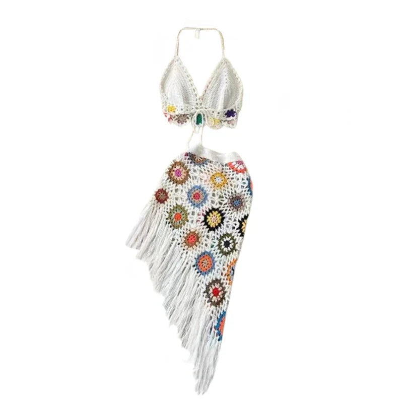 Heidi-Mode | Frauen 2 Teiliges Outfit Set Boho Lochschnitt Häkelstrick Halterneck Bh Top und Asymmetrischer Fransen Mini Rock Strand Cover Up