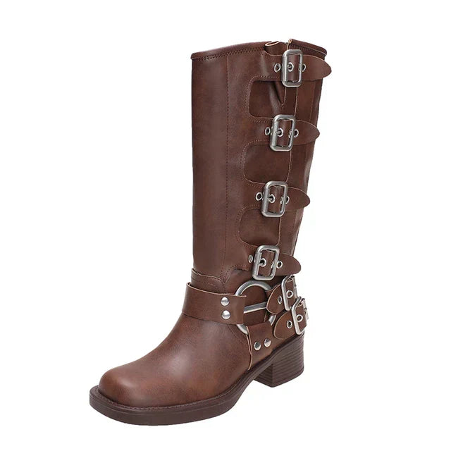 Heidi-Mode | Retro braune Stiefel mit Gürtelschnalle