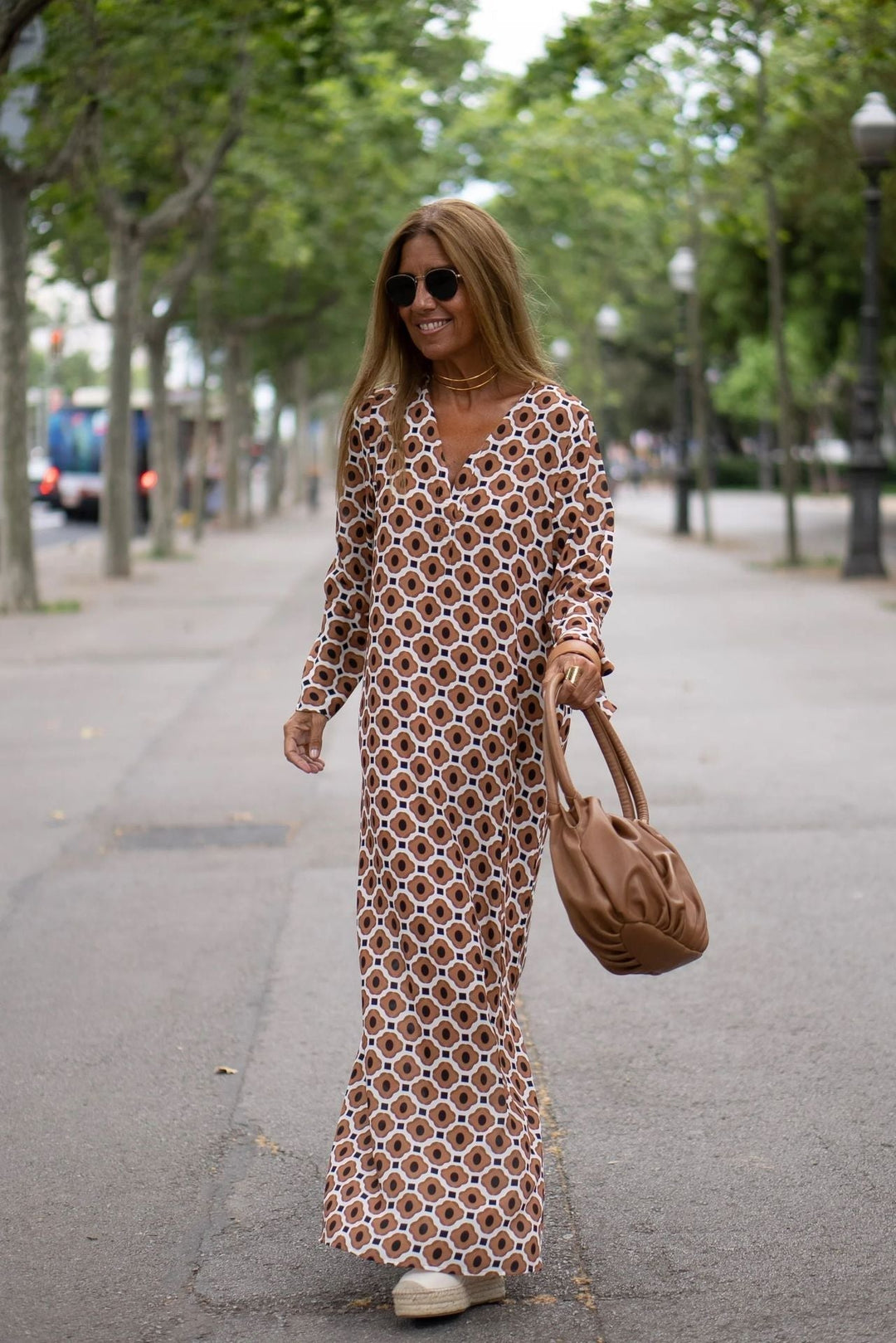 Heidi Kleid mit Einem Warmen Braunen Muster