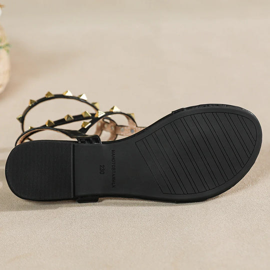 Heidi-Mode | Neue Sommer Outdoor Damen Flache Sandalen Britischer Stil Damen Lässig Römische Flache Stilvolle Niet Design Arbeit und Fest